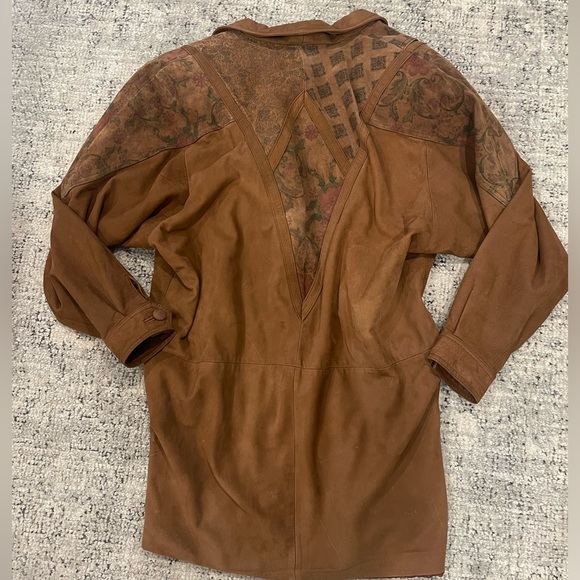 G III Vintage 100% Leather Tan Trench Coat Ornate Floral Detail - Picture 5 of 10